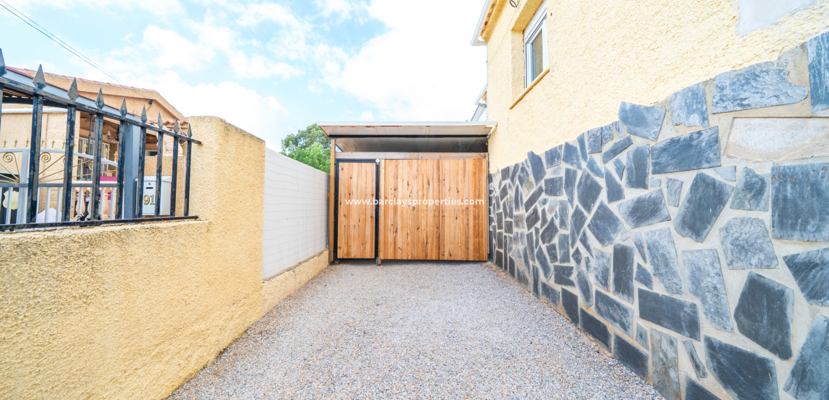 Resale - Freistendhe Villa - Urb. La Marina