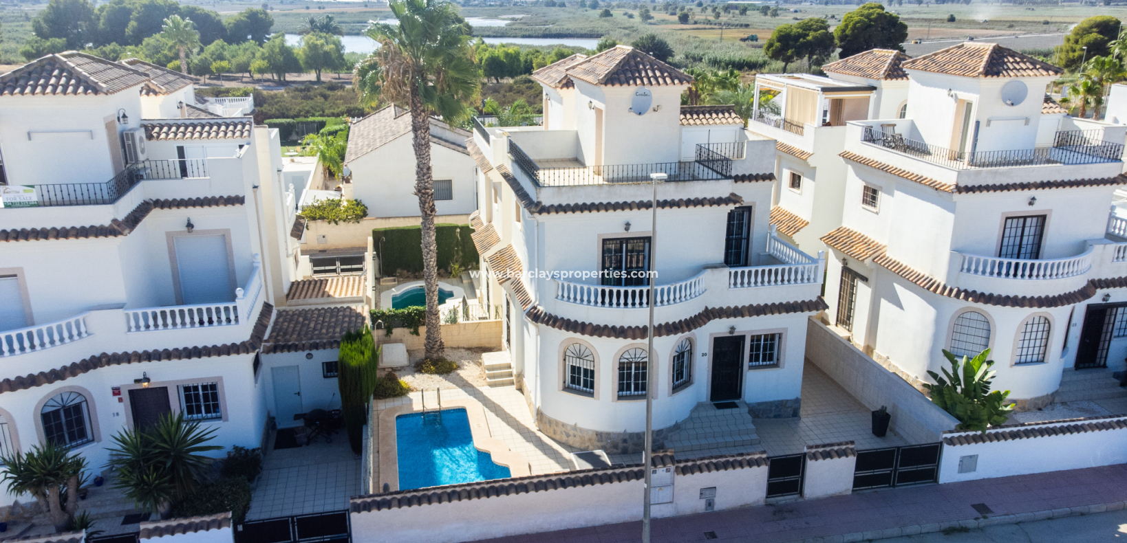 Resale - Freistendhe Villa - Urb. La Marina