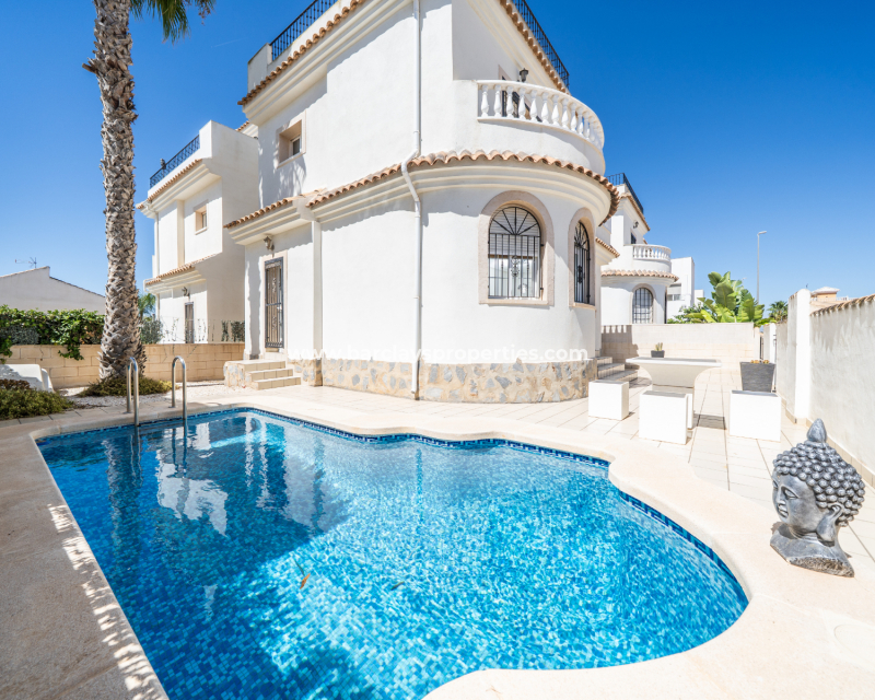 Resale - Freistendhe Villa - Urb. La Marina