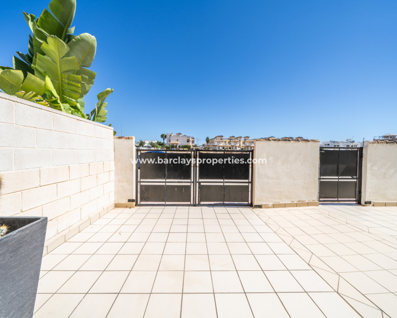 Resale - Freistendhe Villa - Urb. La Marina