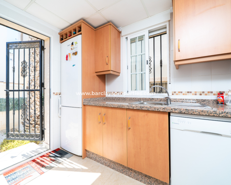 Resale - Freistendhe Villa - Urb. La Marina