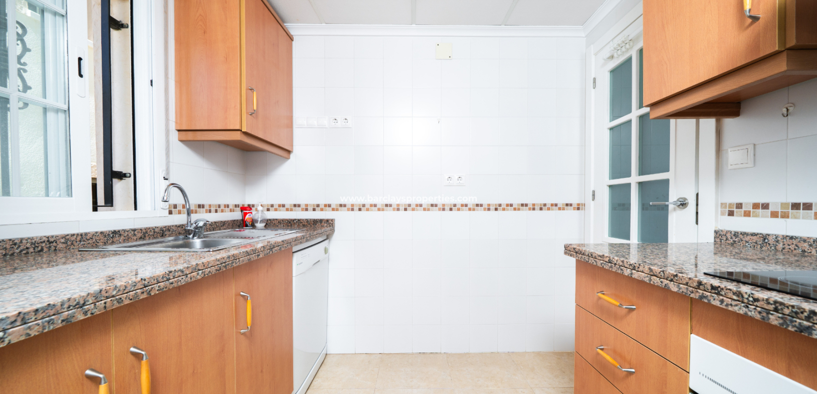 Resale - Freistendhe Villa - Urb. La Marina