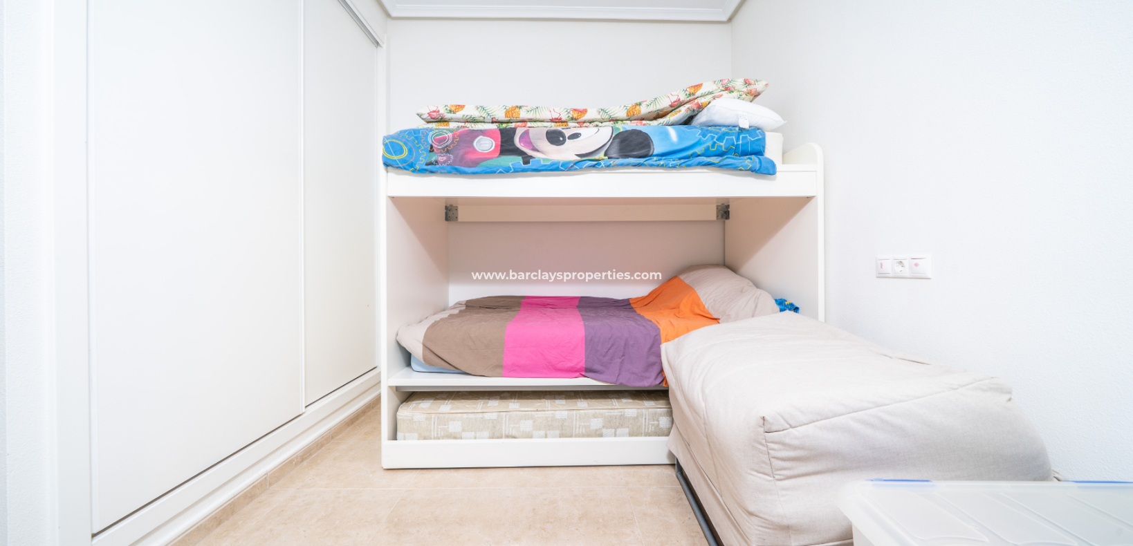 Resale - Freistendhe Villa - Urb. La Marina