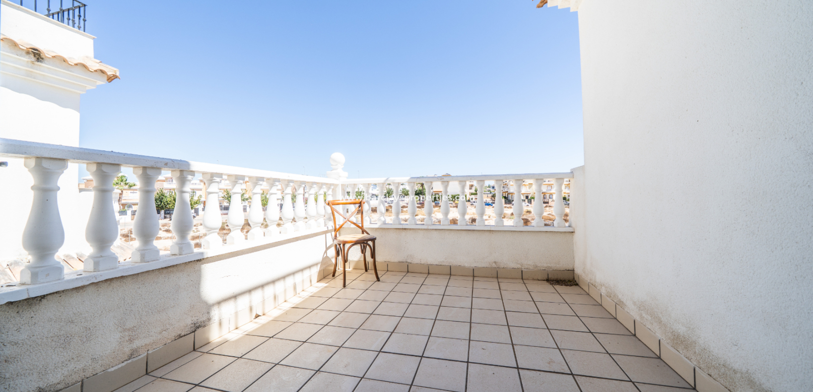 Resale - Freistendhe Villa - Urb. La Marina