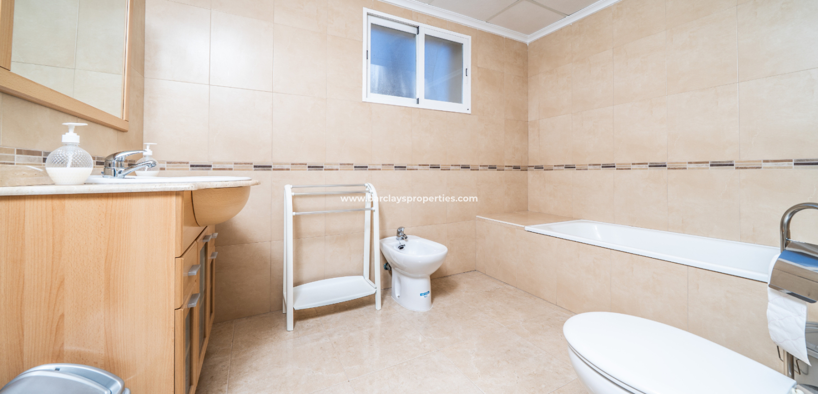 Resale - Freistendhe Villa - Urb. La Marina