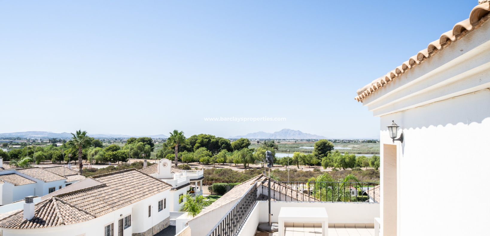 Resale - Freistendhe Villa - Urb. La Marina