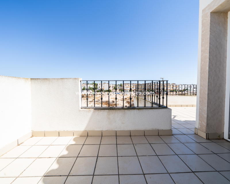 Resale - Freistendhe Villa - Urb. La Marina