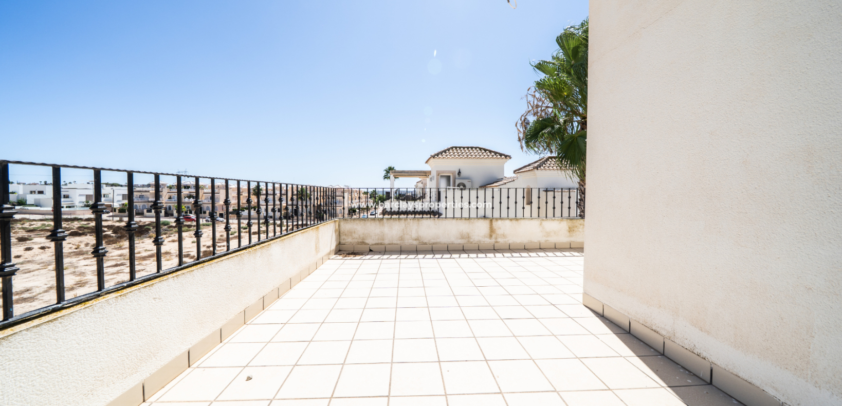 Resale - Freistendhe Villa - Urb. La Marina