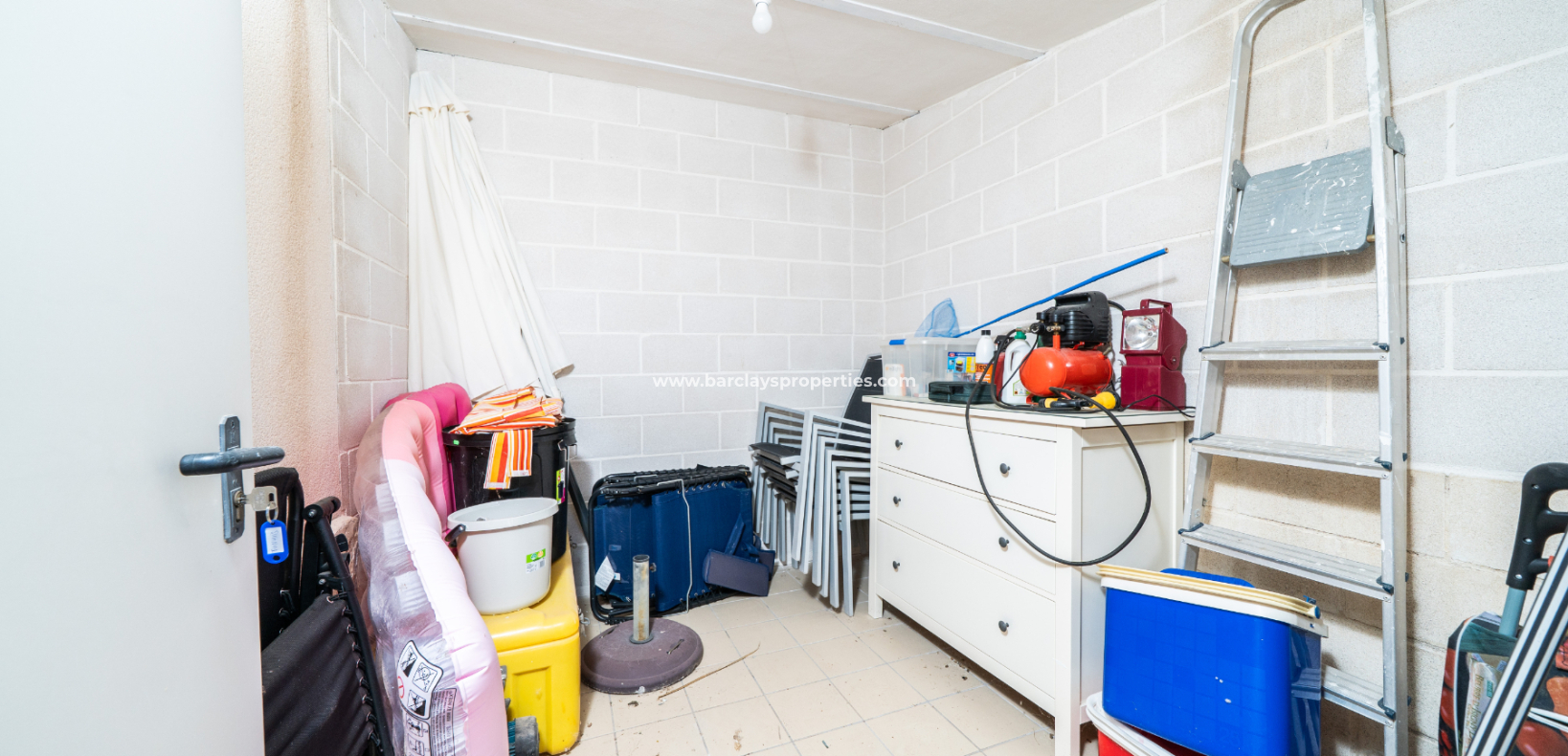 Resale - Freistendhe Villa - Urb. La Marina