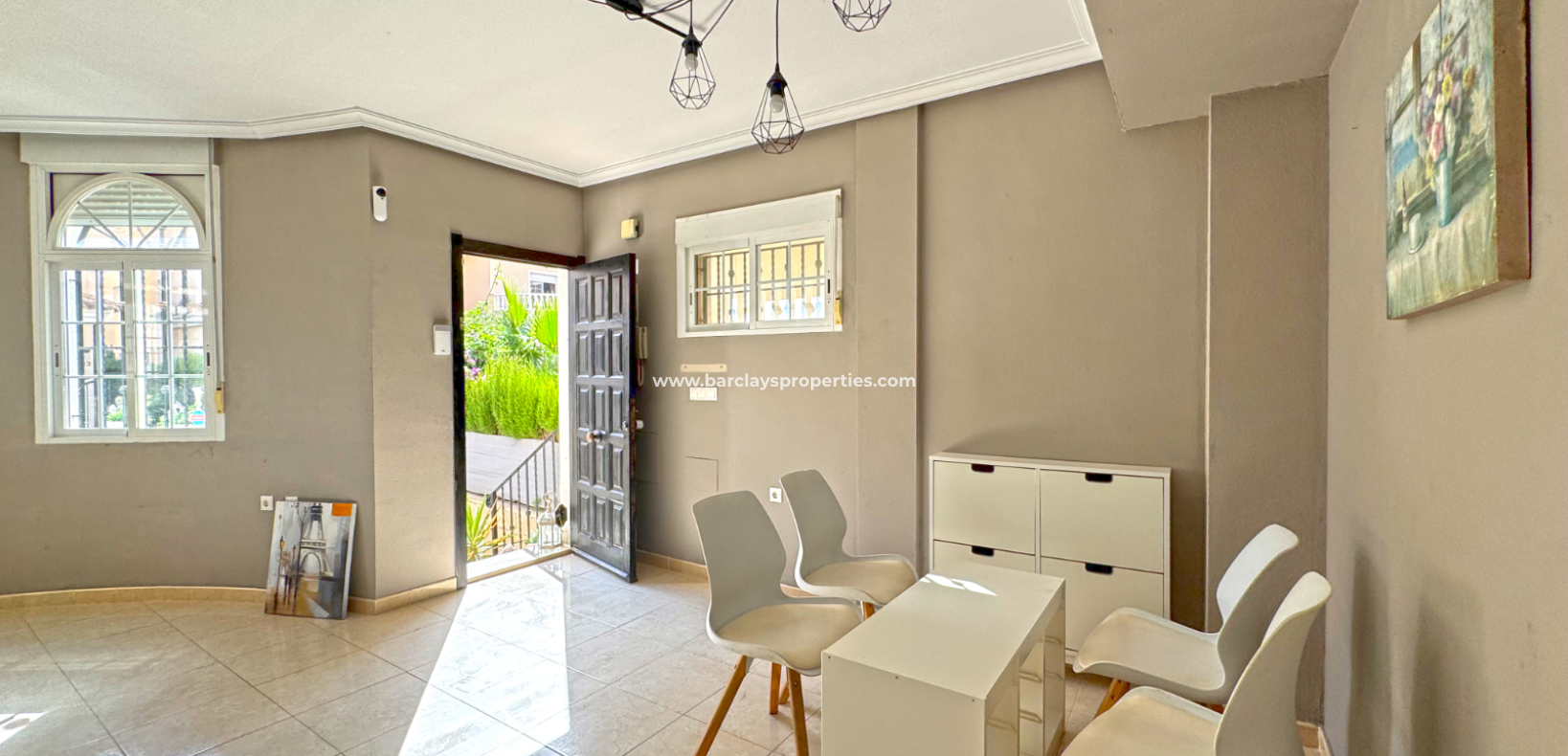 Resale - Freistendhe Villa - Urb. La Marina