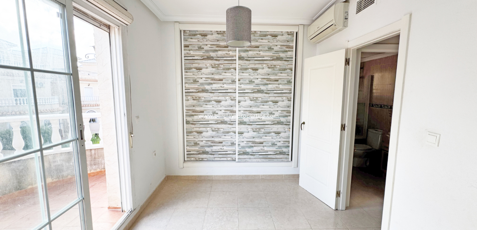 Resale - Freistendhe Villa - Urb. La Marina