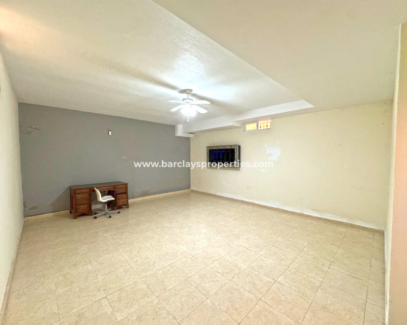 Resale - Freistendhe Villa - Urb. La Marina