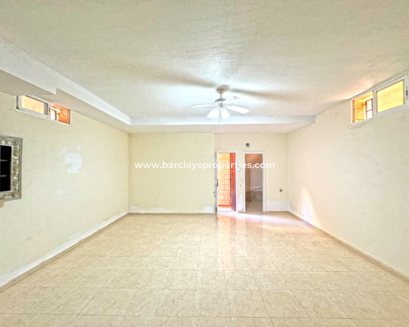 Resale - Freistendhe Villa - Urb. La Marina