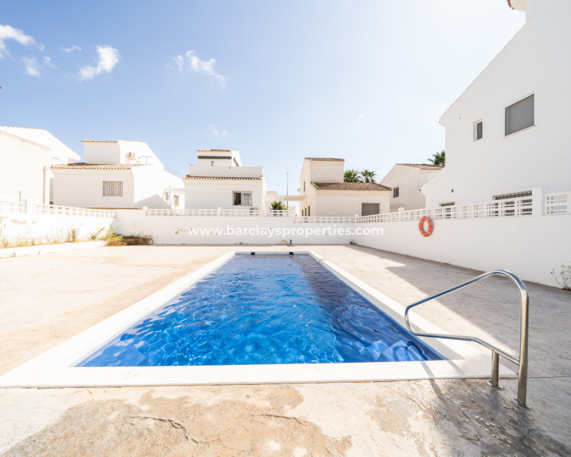 Resale - Freistendhe Villa - Urb. La Marina