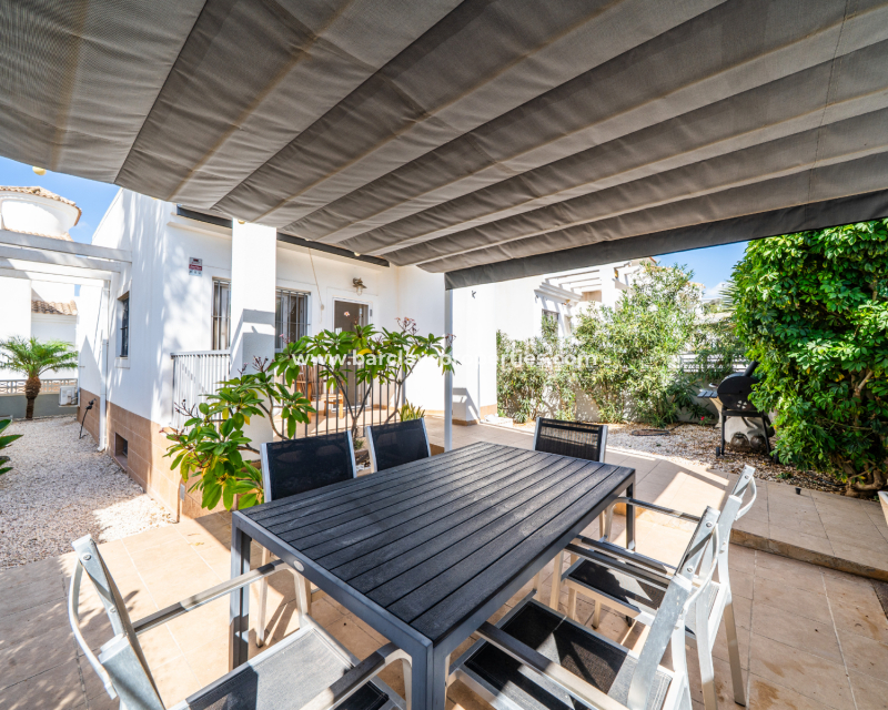 Resale - Freistendhe Villa - Urb. La Marina