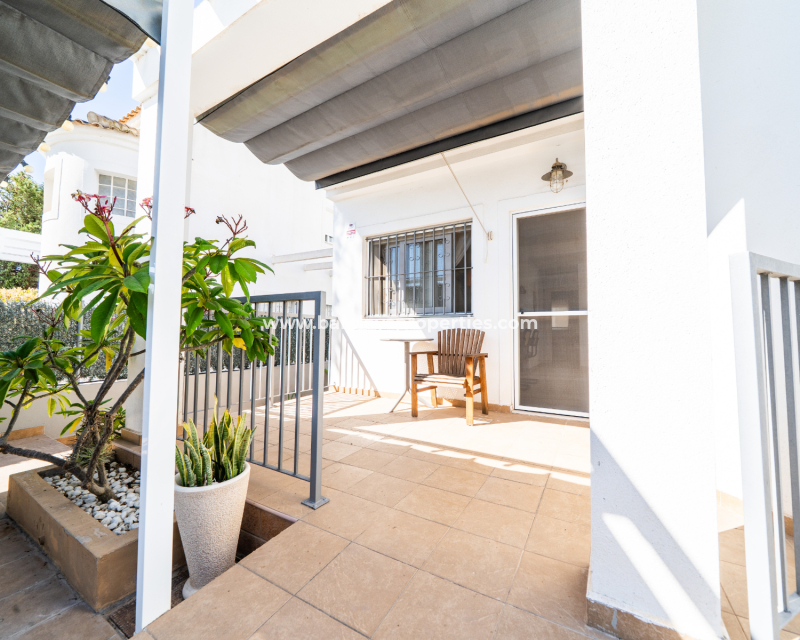 Resale - Freistendhe Villa - Urb. La Marina