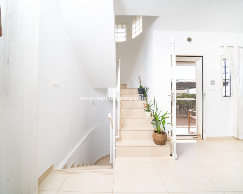 Resale - Freistendhe Villa - Urb. La Marina