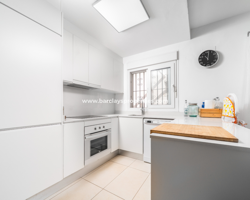 Resale - Freistendhe Villa - Urb. La Marina