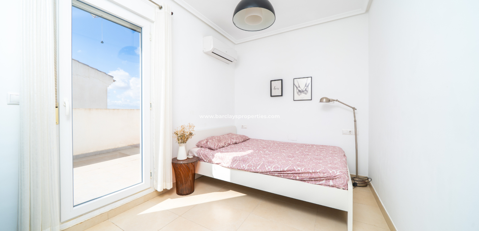 Resale - Freistendhe Villa - Urb. La Marina