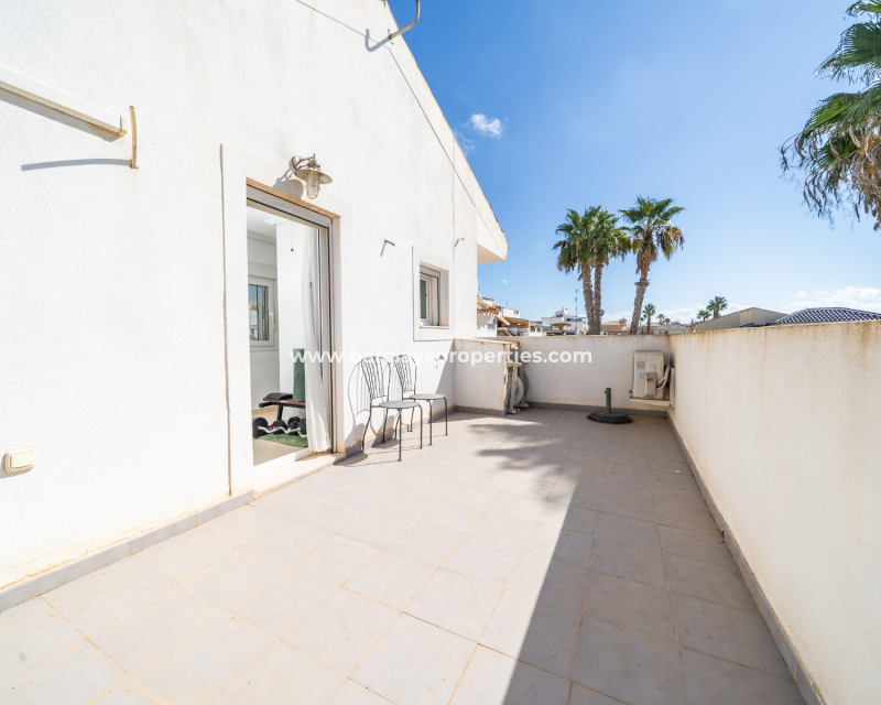 Resale - Freistendhe Villa - Urb. La Marina