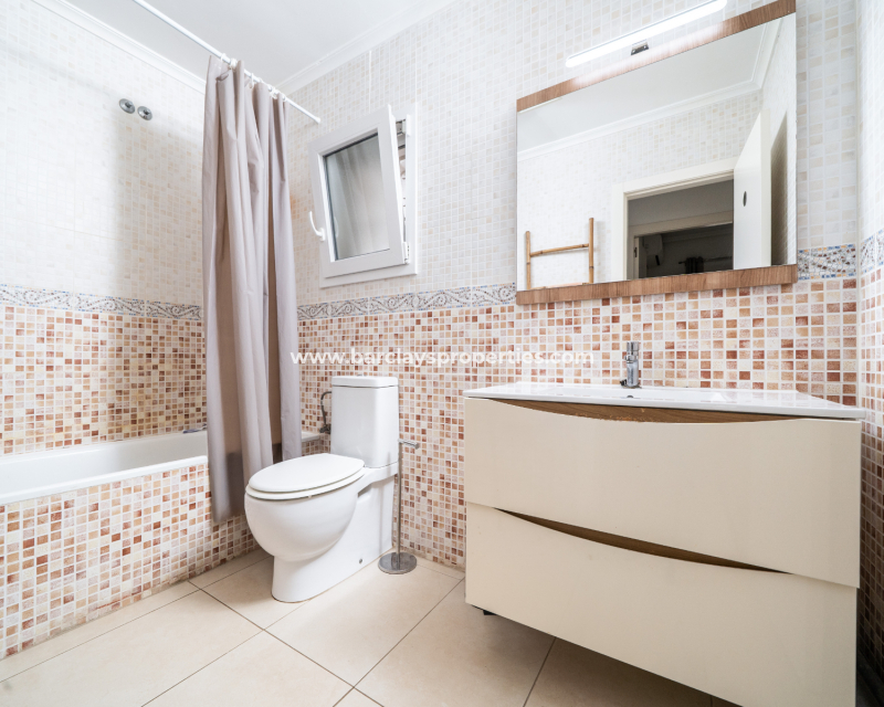 Resale - Freistendhe Villa - Urb. La Marina