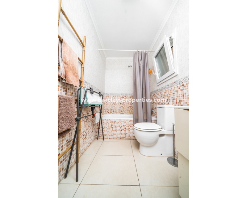 Resale - Freistendhe Villa - Urb. La Marina