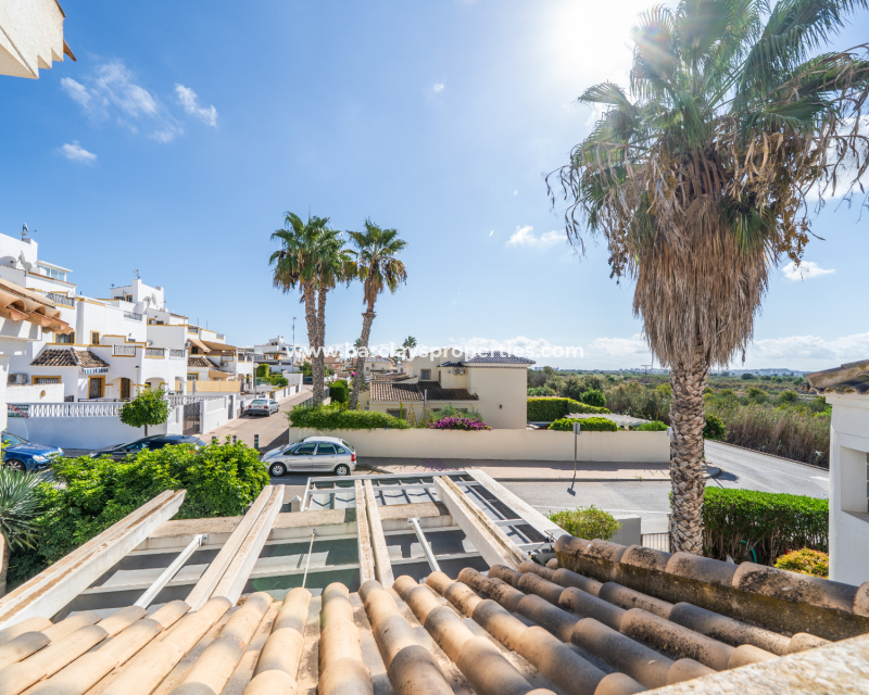 Resale - Freistendhe Villa - Urb. La Marina