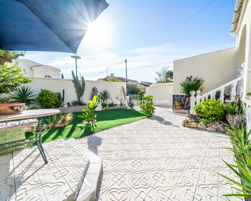 Resale - Freistendhe Villa - Urb. La Marina