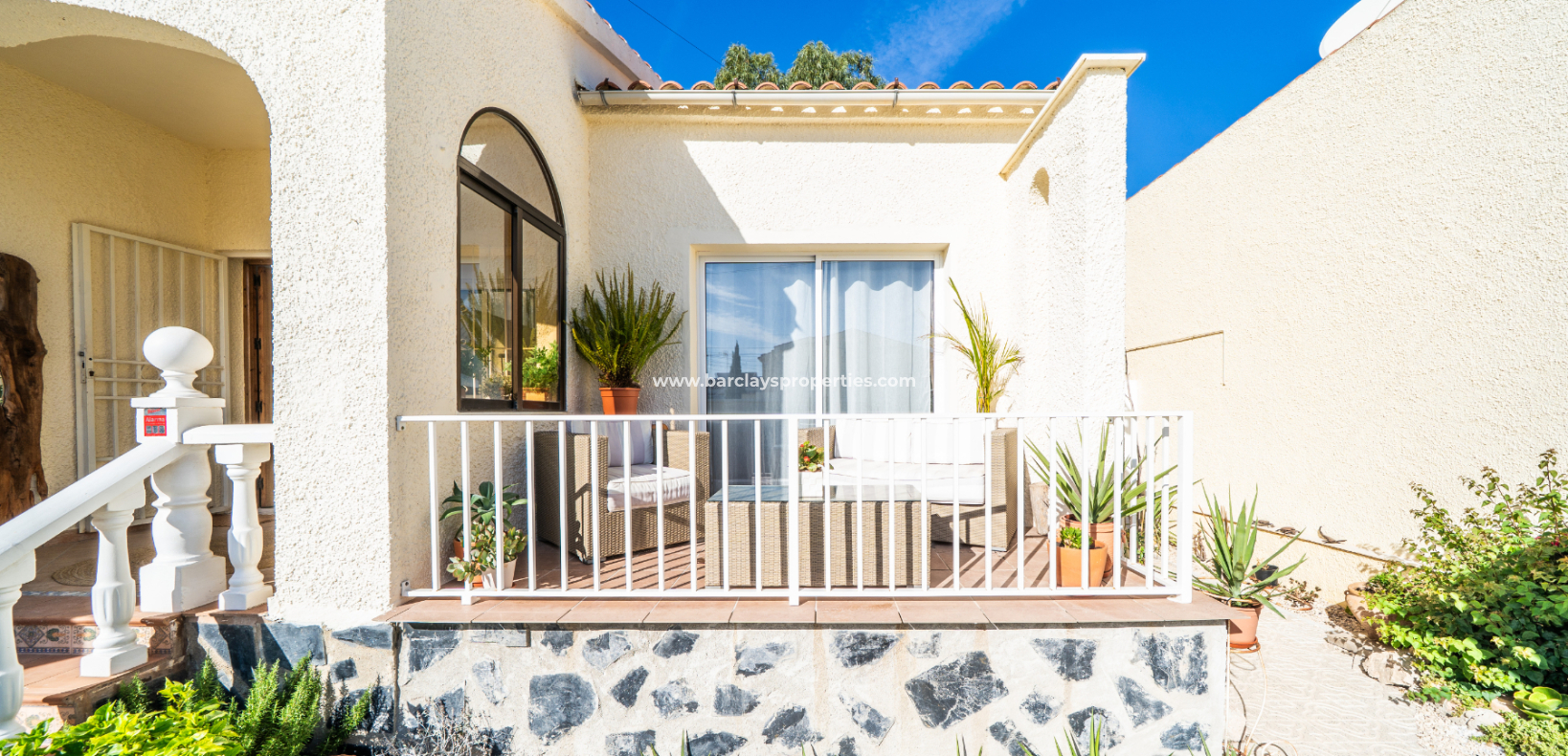Resale - Freistendhe Villa - Urb. La Marina