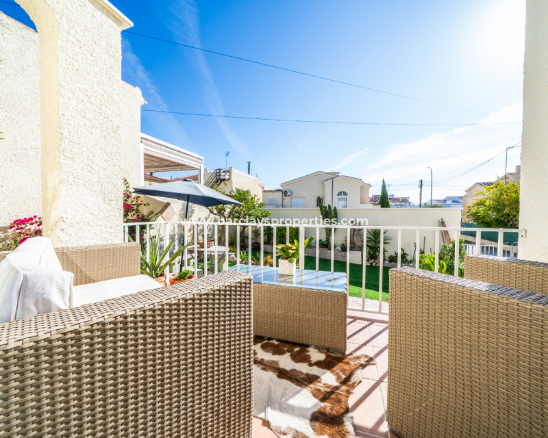 Resale - Freistendhe Villa - Urb. La Marina