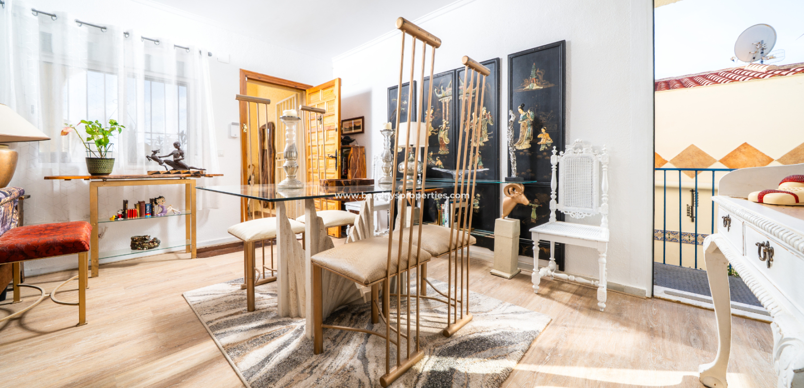 Resale - Freistendhe Villa - Urb. La Marina