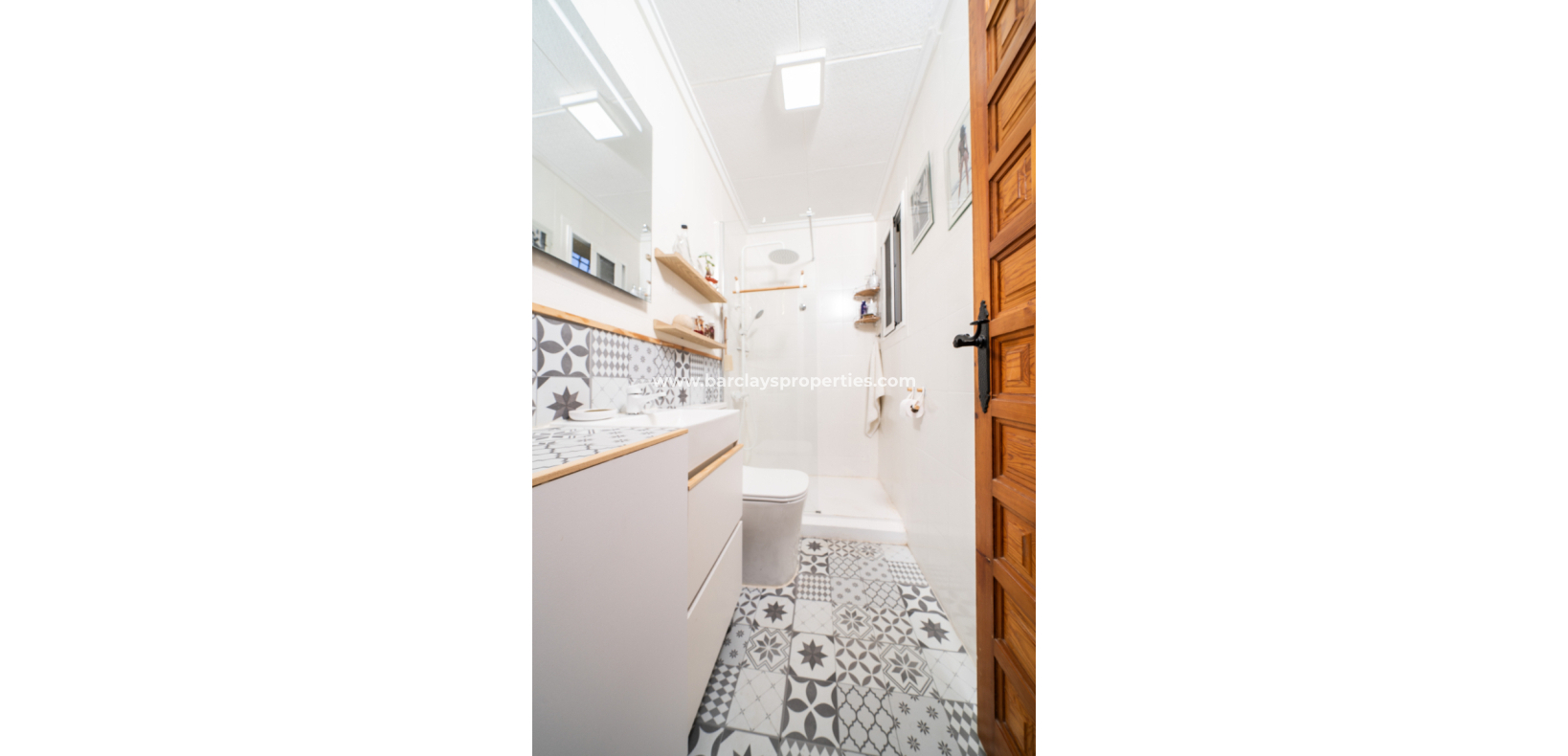 Resale - Freistendhe Villa - Urb. La Marina