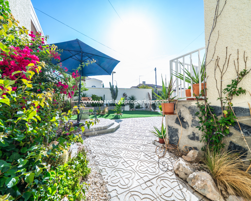 Resale - Freistendhe Villa - Urb. La Marina