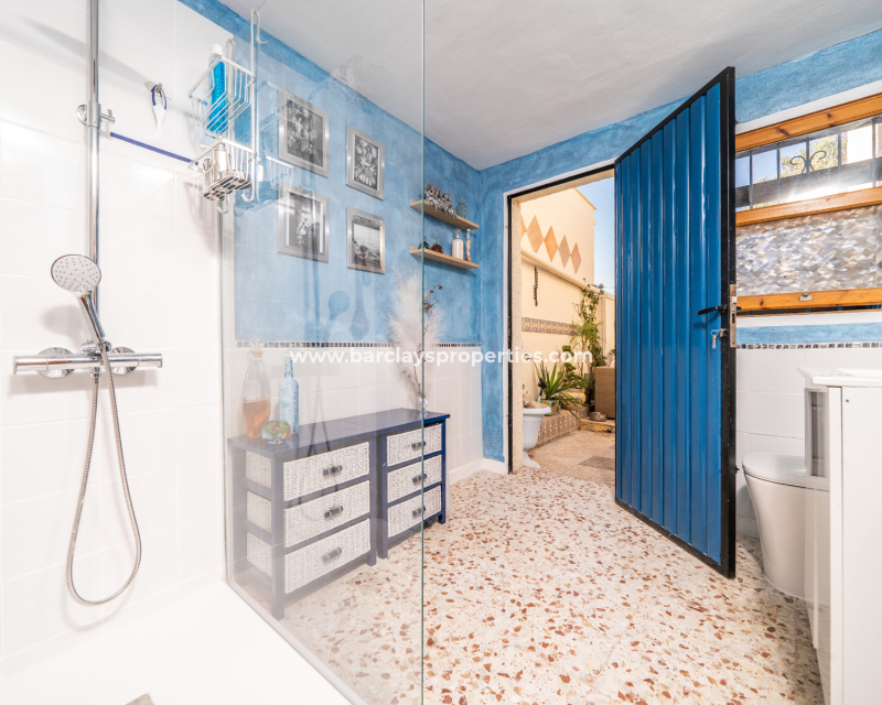 Resale - Freistendhe Villa - Urb. La Marina