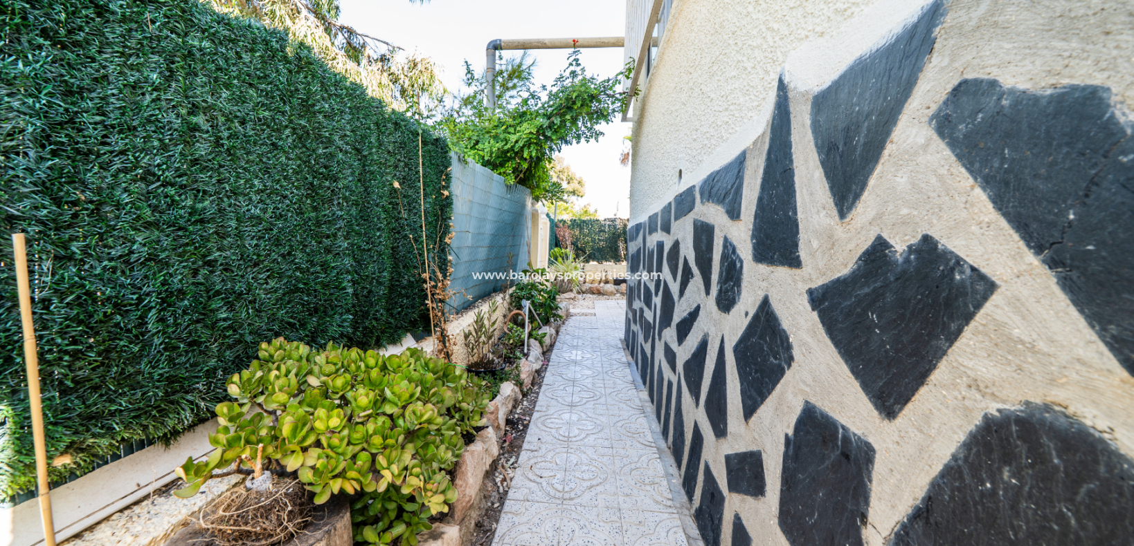 Resale - Freistendhe Villa - Urb. La Marina