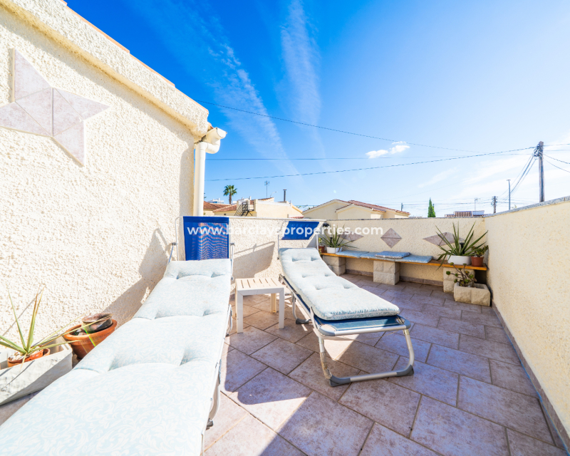 Resale - Freistendhe Villa - Urb. La Marina