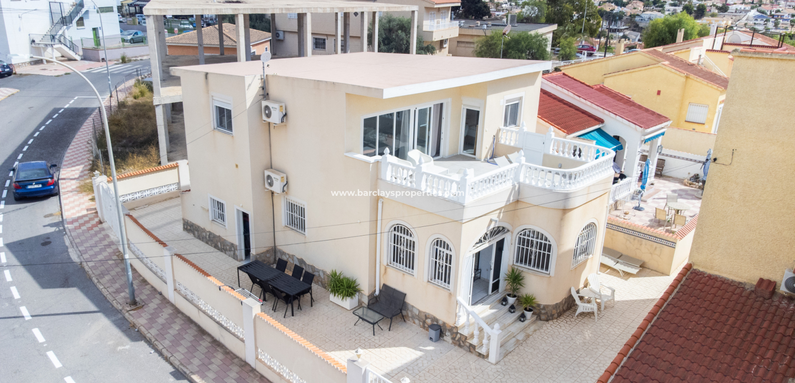 Resale - Freistendhe Villa - Urb. La Marina