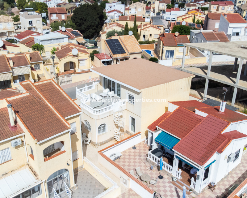 Resale - Freistendhe Villa - Urb. La Marina