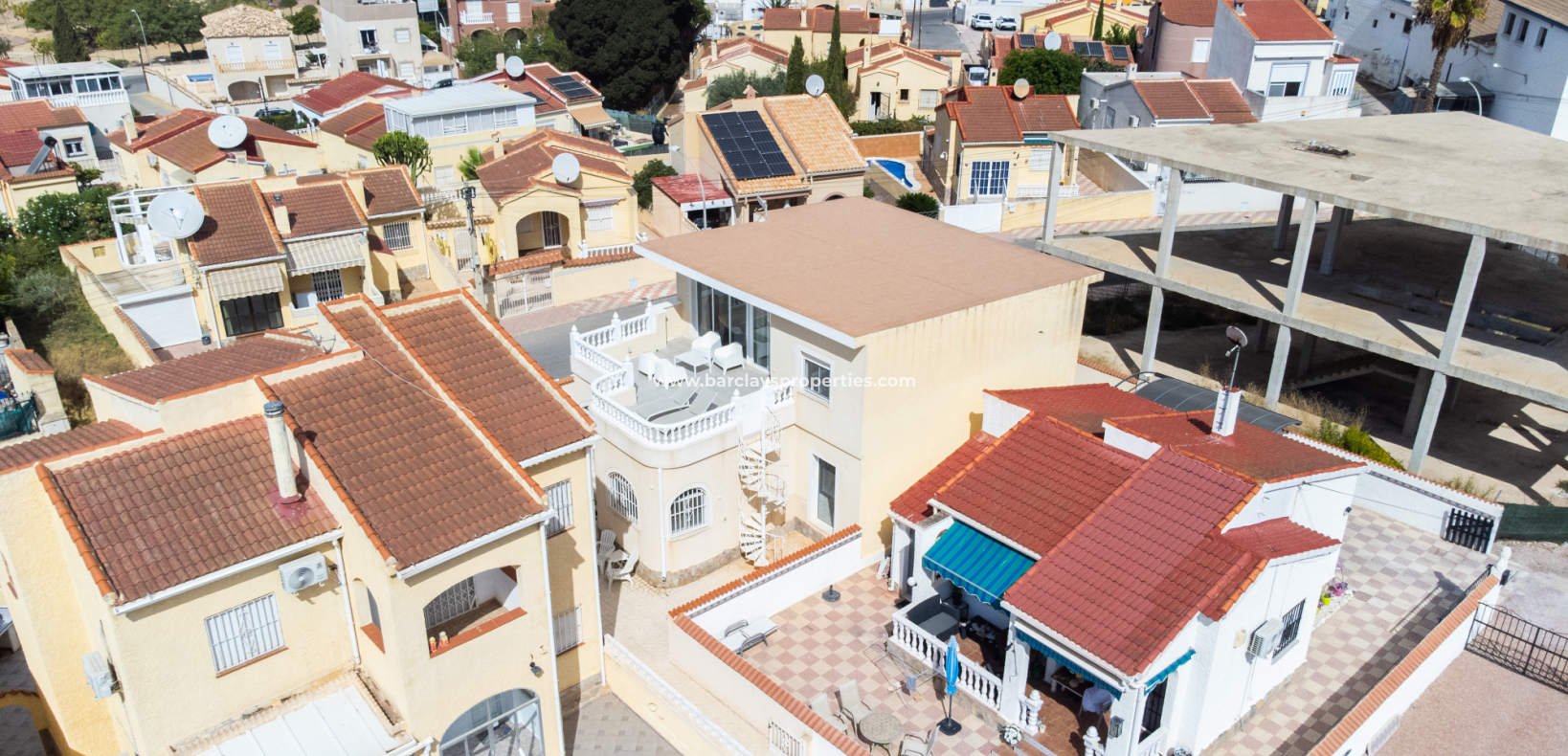 Resale - Freistendhe Villa - Urb. La Marina