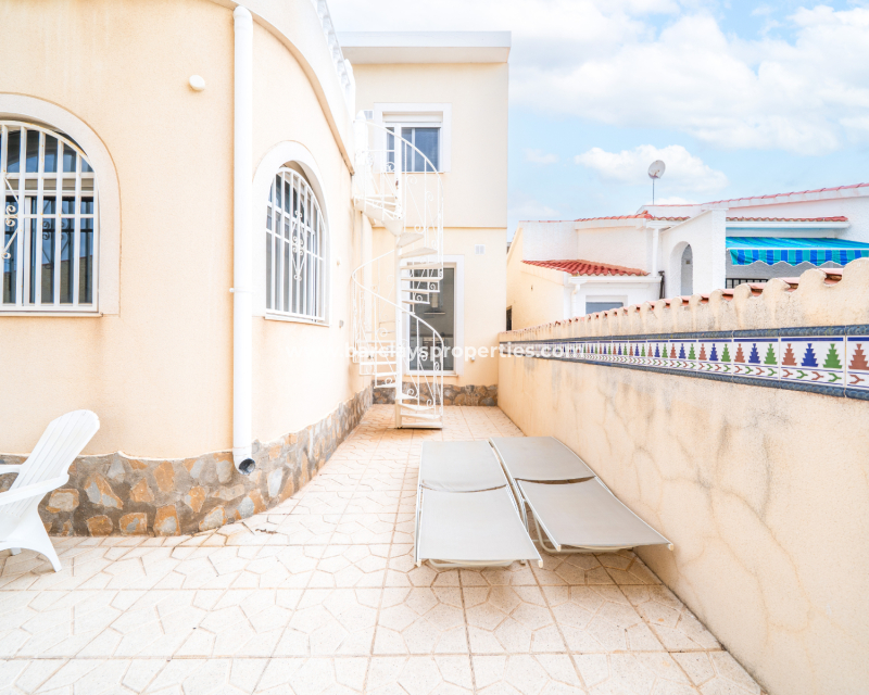 Resale - Freistendhe Villa - Urb. La Marina