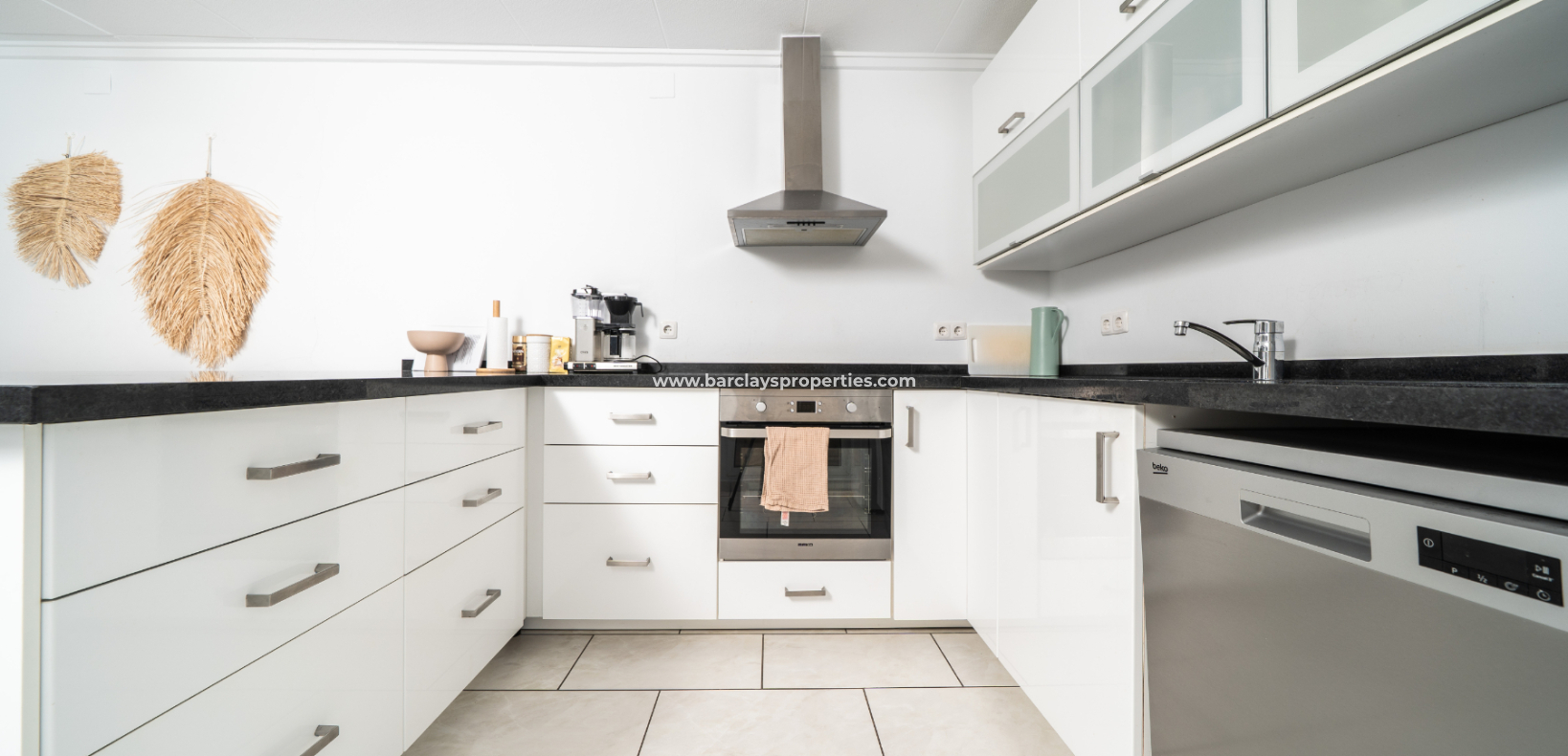 Resale - Freistendhe Villa - Urb. La Marina