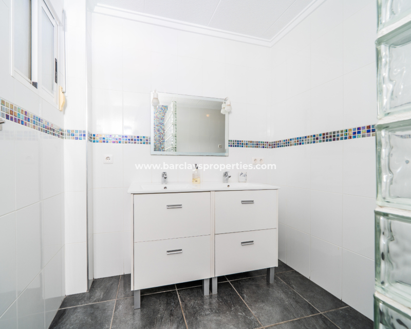 Resale - Freistendhe Villa - Urb. La Marina