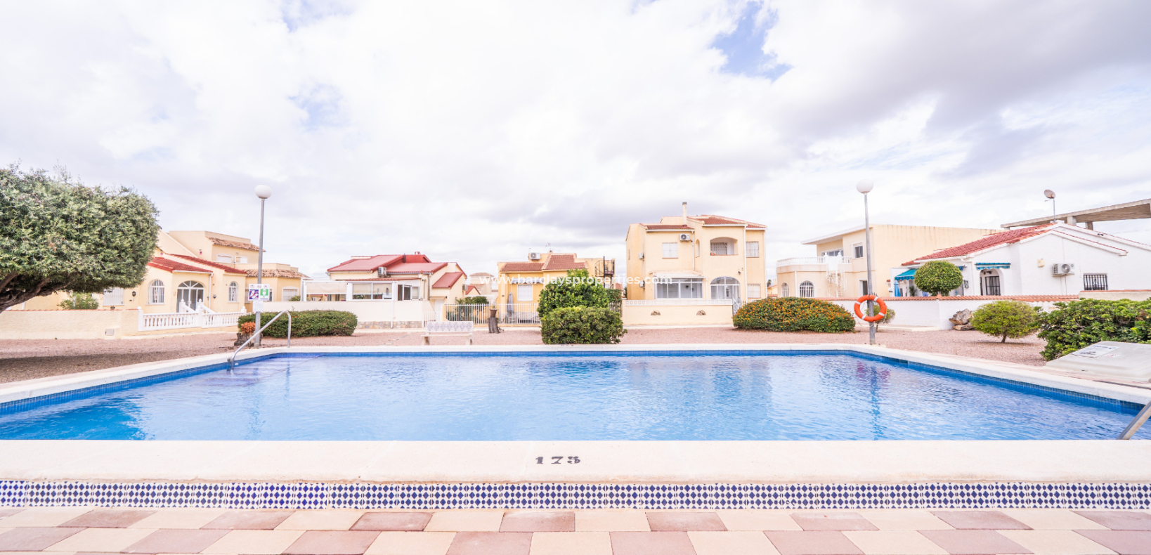 Resale - Freistendhe Villa - Urb. La Marina