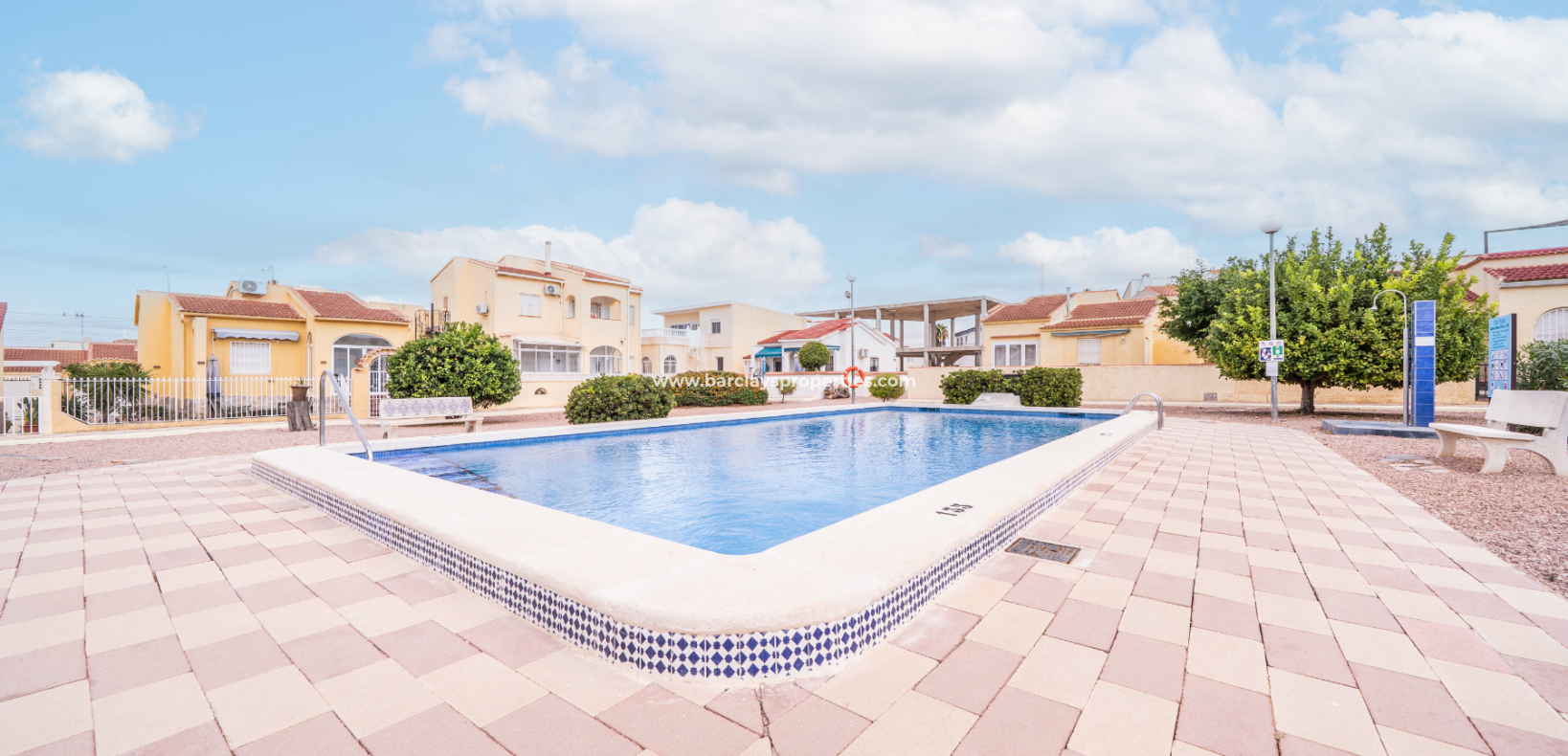 Resale - Freistendhe Villa - Urb. La Marina