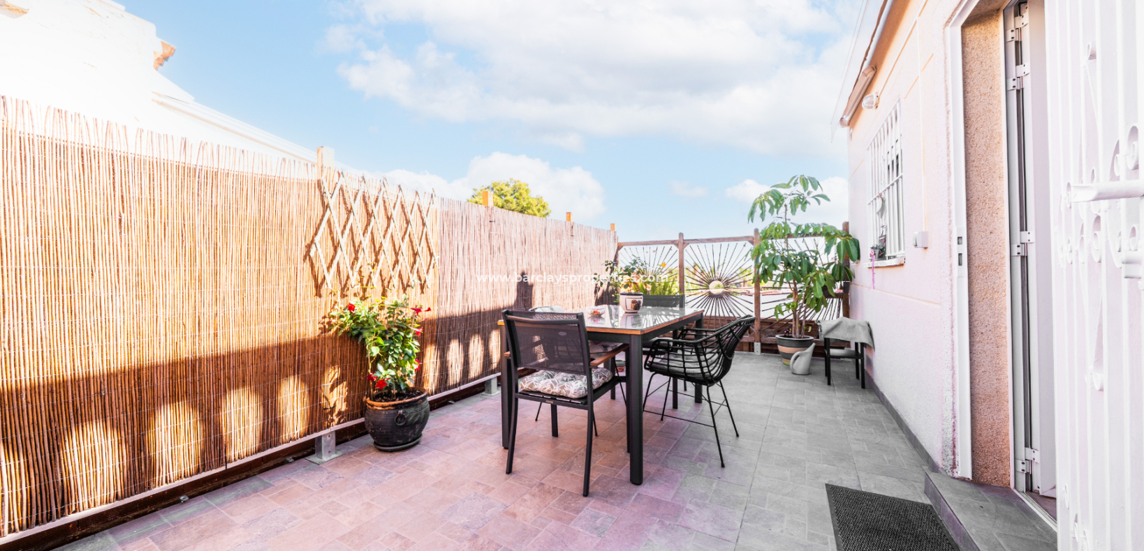 Resale - Freistendhe Villa - Urb. La Marina