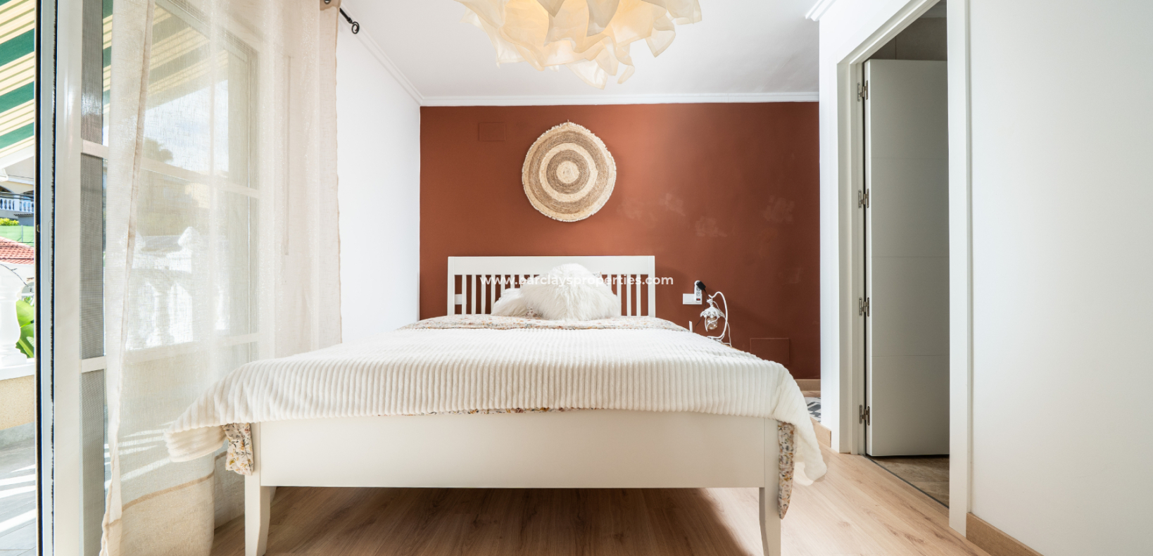 Resale - Freistendhe Villa - Urb. La Marina