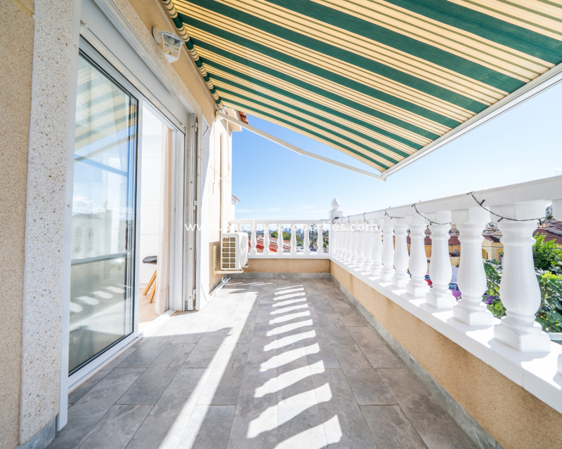 Resale - Freistendhe Villa - Urb. La Marina