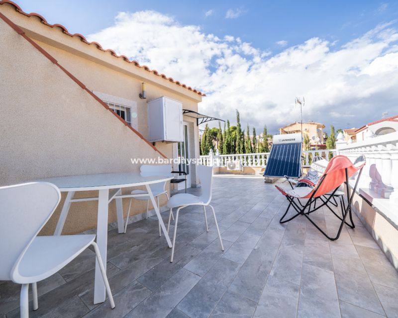 Resale - Freistendhe Villa - Urb. La Marina