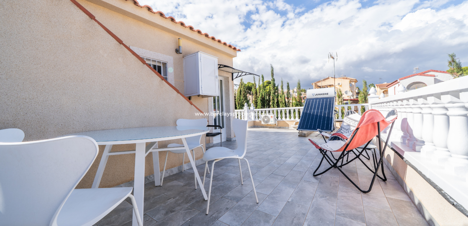 Resale - Freistendhe Villa - Urb. La Marina