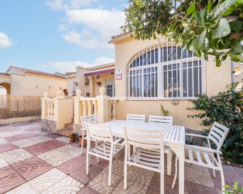 Resale - Freistendhe Villa - Urb. La Marina